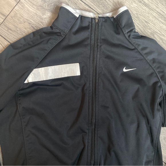 Nike Element Women's Dri-Fit Running Jacket Black - Picture 2 of 10